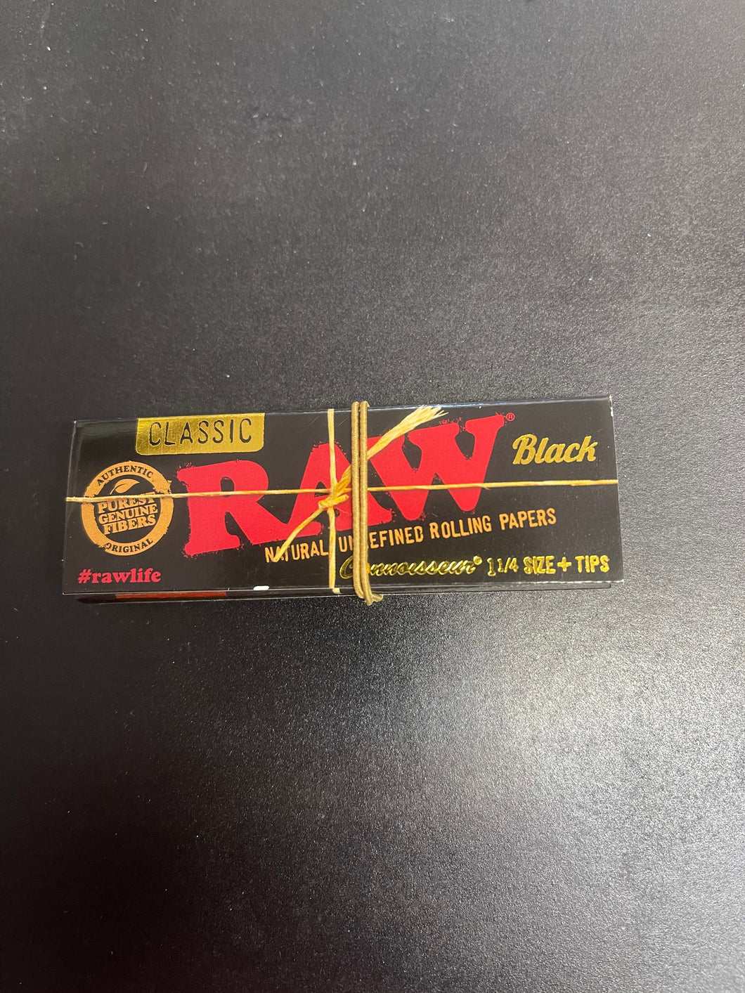RAW Black 1 1/4 papers with tips
